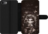 Bookcase Geschikt voor iPhone 7 telefoonhoesje - Vrouw - Vlinder - Zwart - Wit - Met vakjes - Wallet case met magneetsluiting