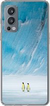 Geschikt voor OnePlus Nord 2 5G hoesje - Twee keizerpinguïns voor een ijsberg - Siliconen Telefoonhoesje