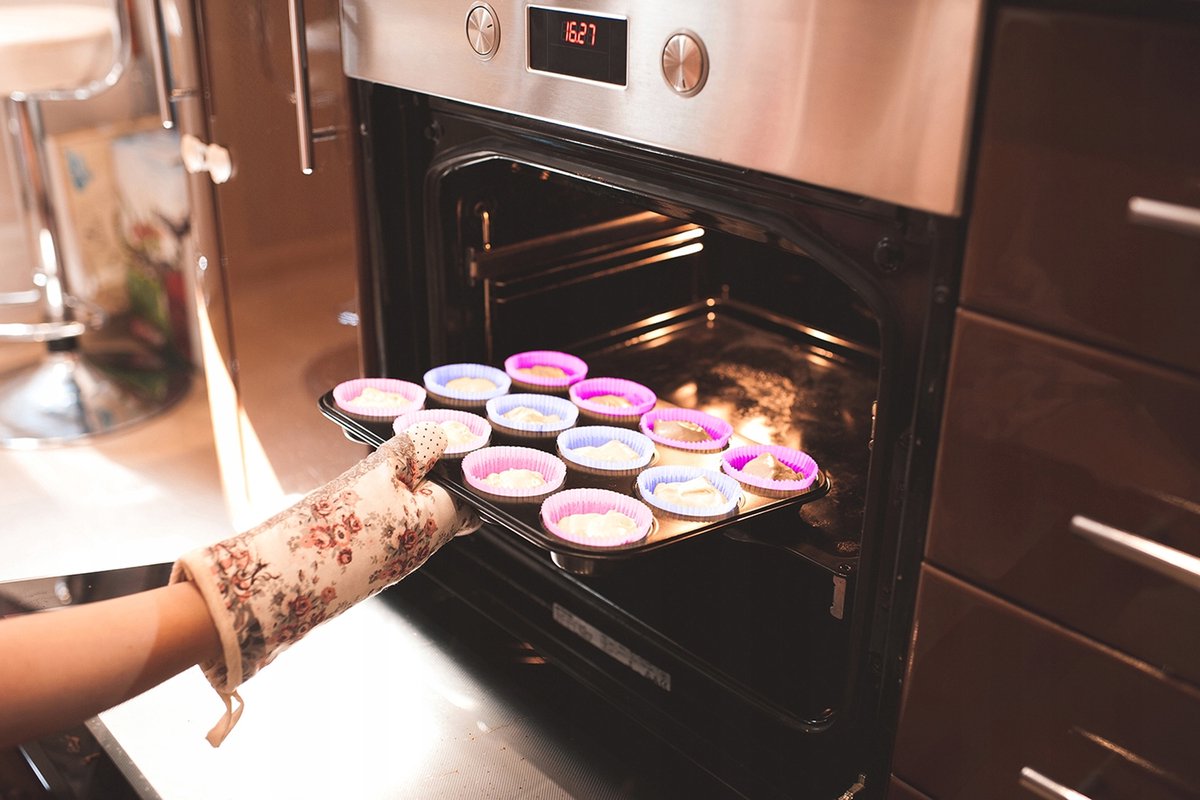 Bakplaat & Muffinvormen - Teflon Plaat - 12 Siliconen Cupcake Vormen - Herbruikbaar - Anti Aanbak laag - Rheme – foto 6