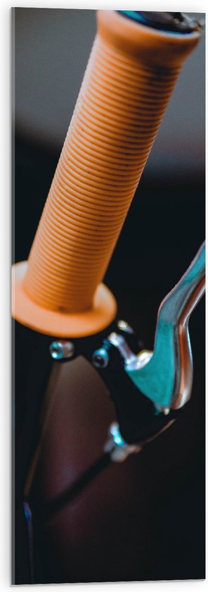WallClassics - Acrylglas - Close up van Handvat en Rem van Fiets - 30x90 cm Foto op Acrylglas (Met Ophangsysteem)