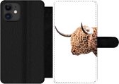 Bookcase Geschikt voor iPhone 12 Pro telefoonhoesje - Schotse hooglander - Panter - Wit - Met vakjes - Wallet case met magneetsluiting