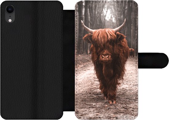 Étui pour iPhone XR Bookcase - Animaux - Highlander écossais - Forêt - Avec compartiments - Étui portefeuille avec fermeture magnétique