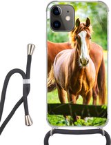 Hoesje met koord Geschikt voor iPhone 11 - Paarden - Licht - Weide - Siliconen - Crossbody - Backcover met Koord - Telefoonhoesje met koord - Hoesje met touw