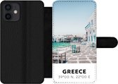 Bookcase Geschikt voor iPhone 12 telefoonhoesje - Griekenland - Zee - Blauw - Met vakjes - Wallet case met magneetsluiting