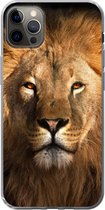 Geschikt voor iPhone 13 Pro Max hoesje - Leeuw - Dieren - Zwart - Licht - Bruin - Portret - Siliconen Telefoonhoesje