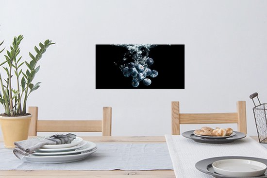 Muurstickers - Sticker Folie - Blauwe bessen - Fruit - bes - Stilleven - Water - Zwart - 40x20 cm - Plakfolie - Muurstickers Kinderkamer - Zelfklevend Behang - Zelfklevend behangpapier - Stickerfolie