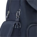 Donkerblauwe Kipling rugzak met grijze aapje-sleutelhanger.