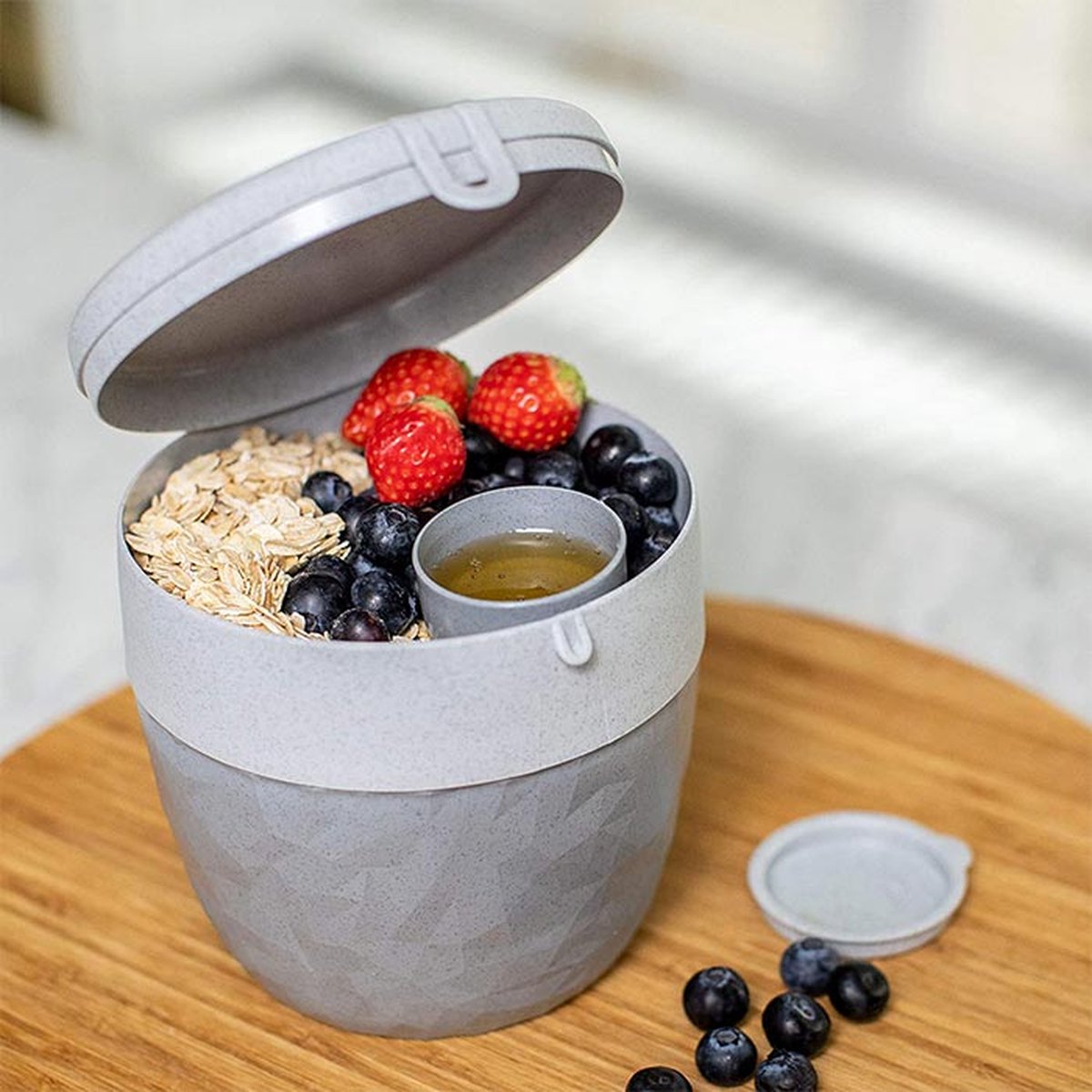 Koziol – Lunchbox / Lunchpot 1.0L – Praktische muesli / Salade beker to go - 3 compartimenten – Geschikt voor vriezer, magnetron en vaatwasser