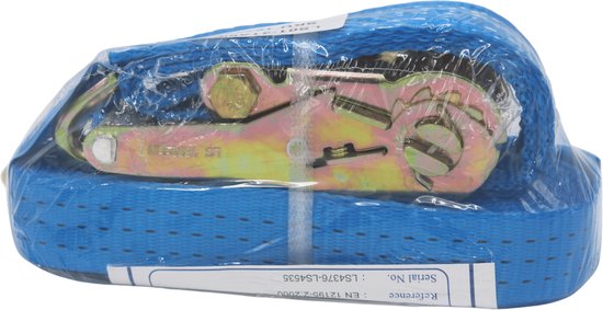 Opgerolde blauwe spanband, verpakt in plastic folie, met ratel en J-haken.