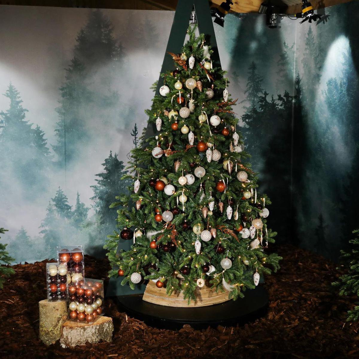 Kerstboom Excellent Trees® Led Kalmar 150 cm met verlichting - Luxe uitvoering - 210 Lampjes – foto 6