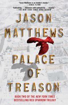 Boek "Palace of Treason" van Jason Matthews. Gouden letters op een besneeuwde stadsachtergrond met een rode vogel.