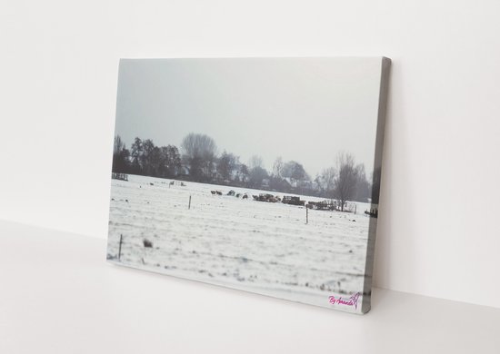 Sneeuw | Schapen | Natuur | Stichting BY Amanda | Canvasdoek | Wanddecoratie | 150CM x 100CM | Schilderij