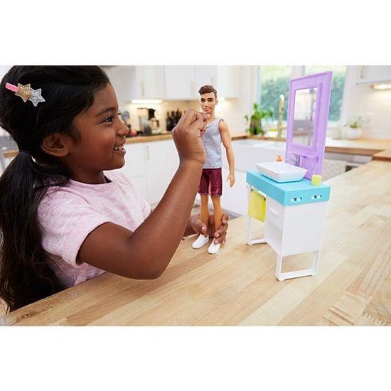 Barbie Shaving Ken Doll (FYK53) /Dolls and Dollhouses /Multi