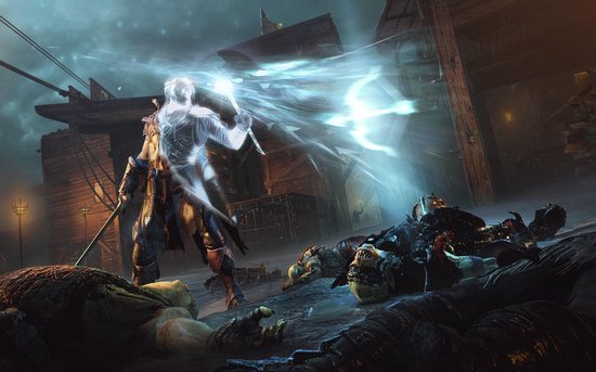 Homme combattant un esprit translucide qui neutralise une armée d'Orques.