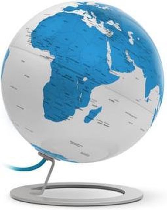 Turquoise wereldbol met blauwe landen en een metalen standaard.