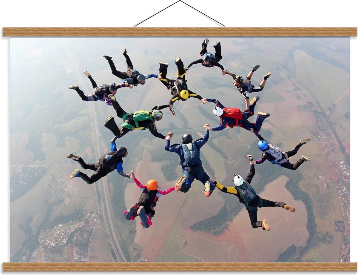 Schoolplaat – Skydiven vanGroep - 90x60cm Foto op Textielposter (Wanddecoratie op Schoolplaat) - KuijsFotoprint