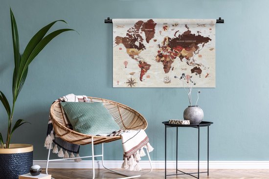 Tapisserie Cartes du mondeIllustrations de Noël - Wereldkaart avec noms de pays et diverses illustrations aux couleurs rouge foncé et marron Tapisserie coton 90x60 cm - Tapisserie avec photo