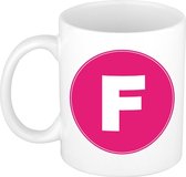 Mok / beker met de letter F roze bedrukking voor het maken van een naam / woord of team