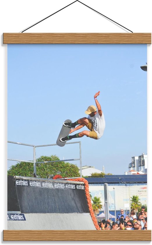 Schoolplaat – Man op een Skateboard - 30x40cm Foto op Textielposter (Wanddecoratie op Schoolplaat)