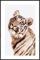 JUNIQE - Poster met kunststof lijst King in the Making -13x18 /Geel &
