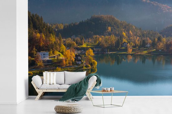Papier peint photo en vinyle - Lac de Bled en Slovénie à l'automne largeur 450 cm x hauteur 300 cm - Tirage photo sur papier peint (disponible en 7 tailles)