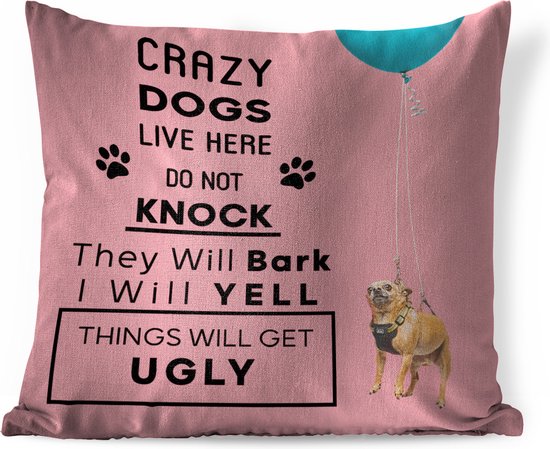 Sierkussen - Honden Quote 'crazy Dogs Live Here' En Een Roze Achtergrond Met Vliegende Honden