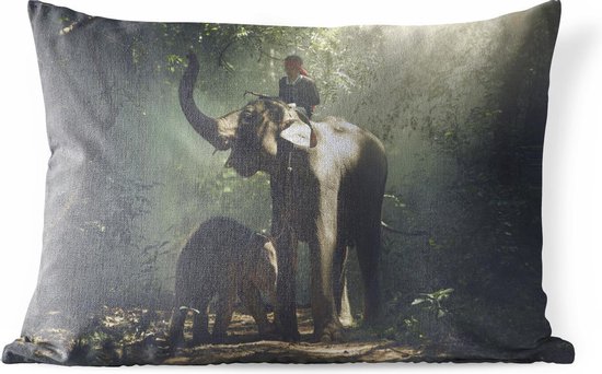 Buitenkussens - Tuin - Olifantentrainer met een olifant en haar baby in het bos - 60x40 cm