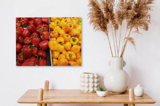 Deux récipients avec poivrons rouges et jaunes sur un marché Toile 40x30 cm - petit - Tirage photo sur toile (Décoration murale salon / chambre)