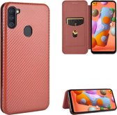 Voor Samsung Galaxy A11 (EU-versie) Koolstofvezeltextuur Magnetisch Horizontaal Flip TPU + PC + PU lederen tas met touw en kaartsleuf (bruin)