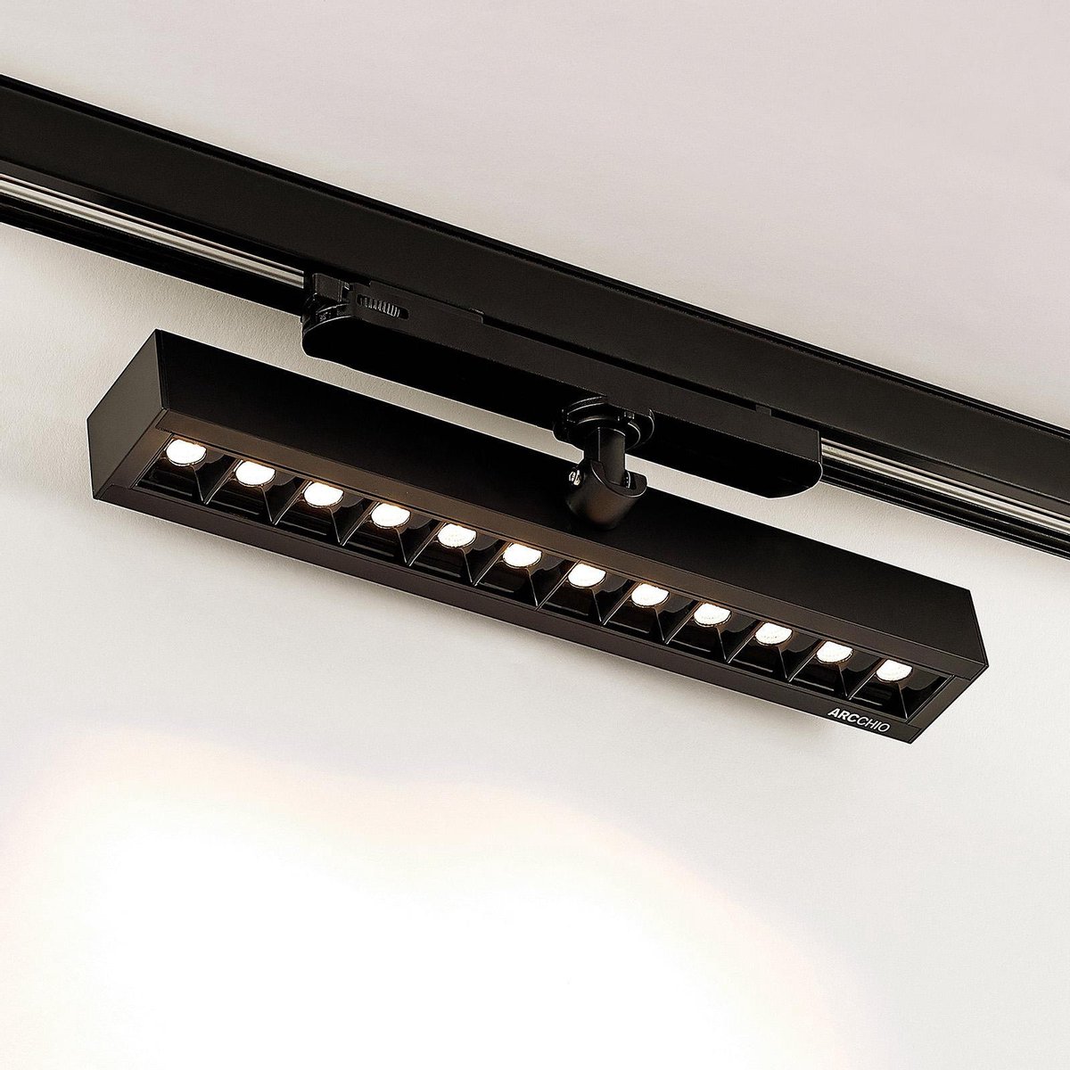 Arcchio - railverlichting - 1licht - Kunststof, aluminium - H: 12.8 cm - zwart (RAL 9011) - Inclusief lichtbron