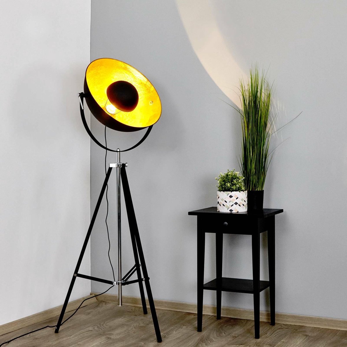 Lindby - vloerlamp- Driepoot - - 1licht - metaal - H: 180 cm - E27 - zwart, goud, chroom