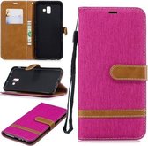 Leren hoesje in bijpassende denimtextuur voor Galaxy J6 + en J6 Prime, met houder en kaartsleuven en portemonnee en draagkoord (rozerood)