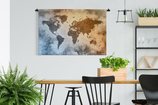 Tapisserie Cartes du mondeIllustrations de Noël - Wereldkaart avec des couleurs de peinture chaudes et froides sur un fond avec un motif texturé Tapisserie murale coton 150x100 cm - Tapisserie avec photo