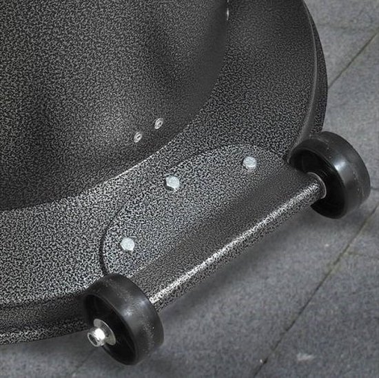 Onderstel van een gespikkelde zilverkleurige terrasverwarmer met twee zwarte wielen en een handgreep voor mobiliteit.