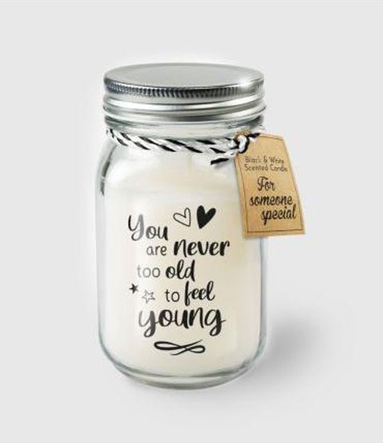 Kaars - You are never too old to feel young - Lichte vanille geur - In glazen pot - In cadeauverpakking met gekleurd lint