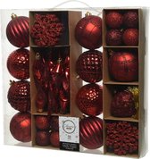 50x Rode kerstballen en figuur hangers 4-8-15 cm - Glans en glitter - Mix - Onbreekbare plastic kerstballen - Kerstboomversiering rood