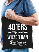40ers zijn veel wijzer dan dertigers cadeau tas zwart voor heren cadeau / verjaardag katoenen tas zwart voor heren - 40 jaar - kado tas / tasje / shopper