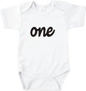 Baby Rompertje met tekst One - Wit - Maat 62/68 - Baby - Kraamcadeau - Babygeschenk - Baby kado - Romper - Babyshower