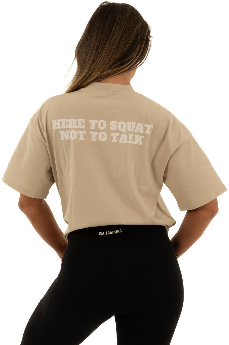 Oversized unisex T-shirt met quote – comfortabel & ademend – geschikt voor gym en casual – bestel 1 maat kleiner voor minder oversized fit – DM Training Inspire Shirt (beige)