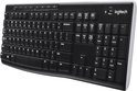 Zwart Logitech K270 draadloos toetsenbord met numeriek toetsenbord, schuin aanzicht.