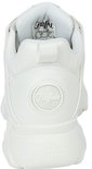 Achterkant van de witte Buffalo sneaker, met logo op de hiel en de dikke zool.