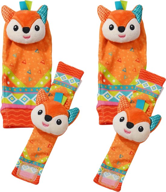 Twee paar oranje babysokjes met vosjes en geometrische patronen, een met een vosje op de enkel.