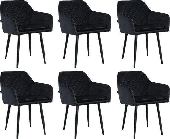 Zes zwarte fluwelen eetkamerstoelen met ruitpatroon en zwarte poten, op een witte achtergrond.