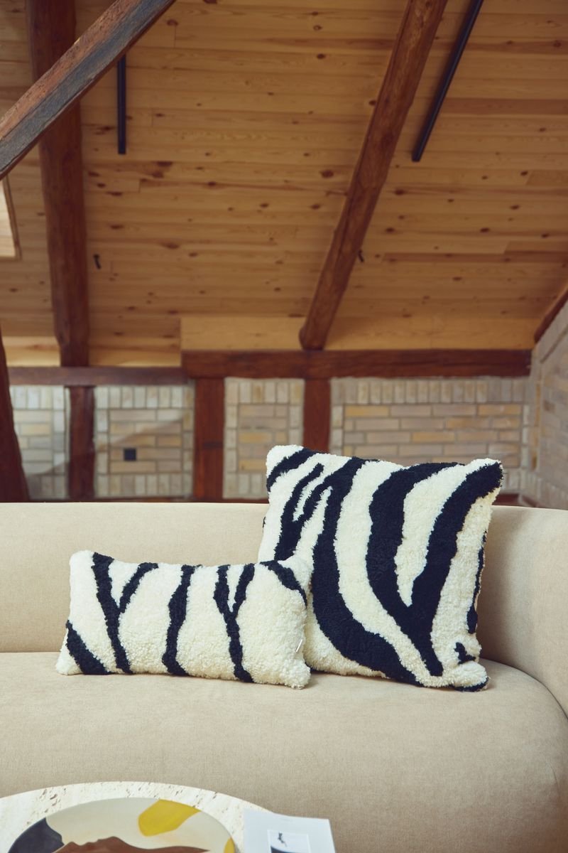 Sheepskin House Zebra Kussen - Dubbelzijdig - 30x60 cm Black/Ivory