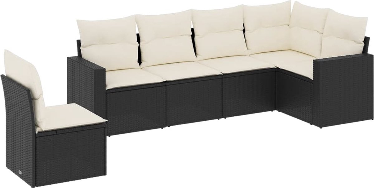 Zwarte poly rattan loungeset met kussens voor tuin- en buiteninrichting.