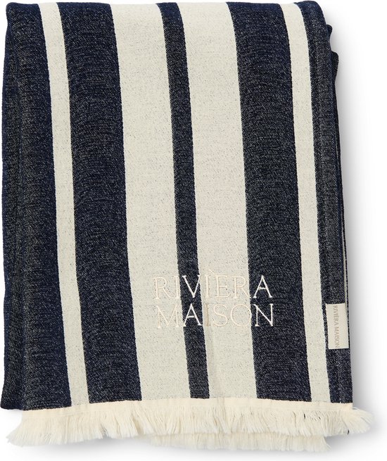 Blauw-wit gestreepte deken met franjes en geborduurd 'Riviera Maison'.
