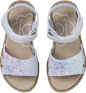 Witte sandalen met glitter, klittenbandsluiting en open teen. Merk: Vertbaudet.