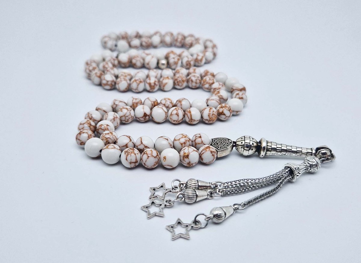 Handgemaakte tesbih "Tasbih" natuursteen "Wit howliet gesponnen goud" - Aantal kralen 99 - Diameter kralen 8MM - met metaal tassel "Kleine sterren" - Een mooi cadeau-idee