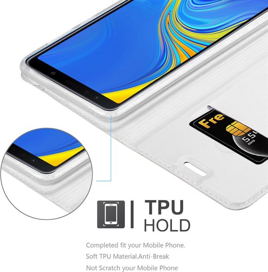Coque Cadorabo pour Samsung Galaxy A7 2018 en CLASSY SILVER - Coque de protection avec fermeture magnétique