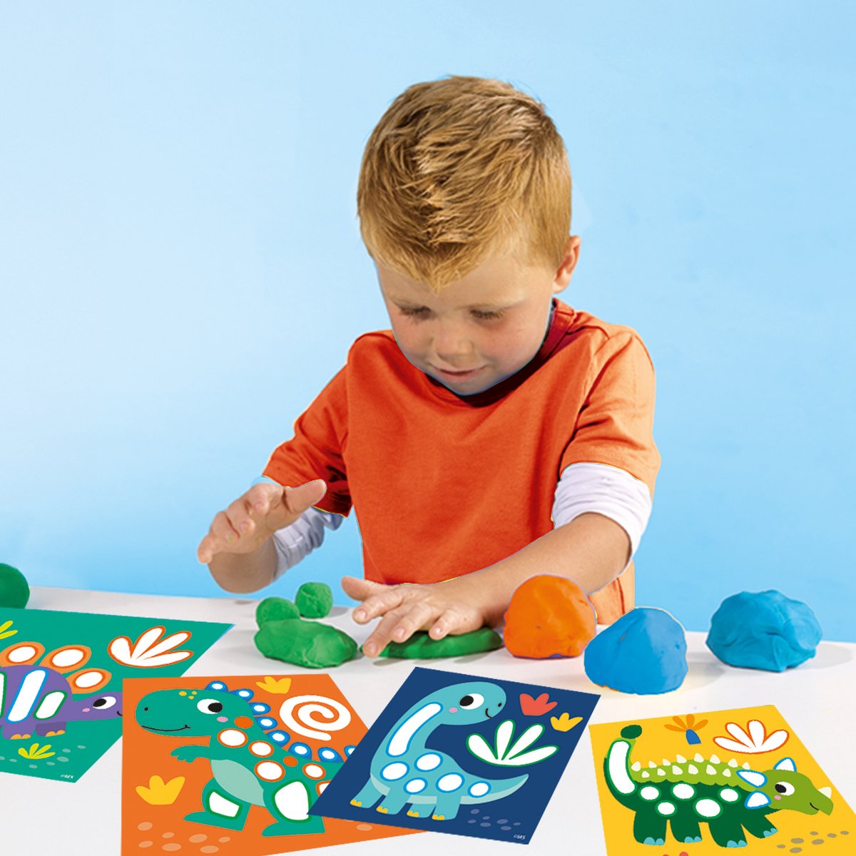 SES Creative - My First - Klei Met Opdrachtkaarten - Rol, Kneed en Vorm de klei om Dino vormen na te leggen - inclusief herbruikbare kaarten – dino thema - 1 tot 4 jaar — afbeelding 4